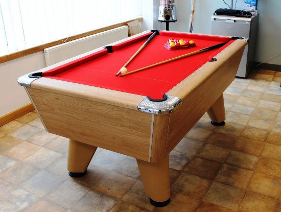 Winner Oak 6ft Pool Table with Red Cloth