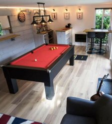 Traditional Straight Leg Pool Table in Black - 6ft or 7ft